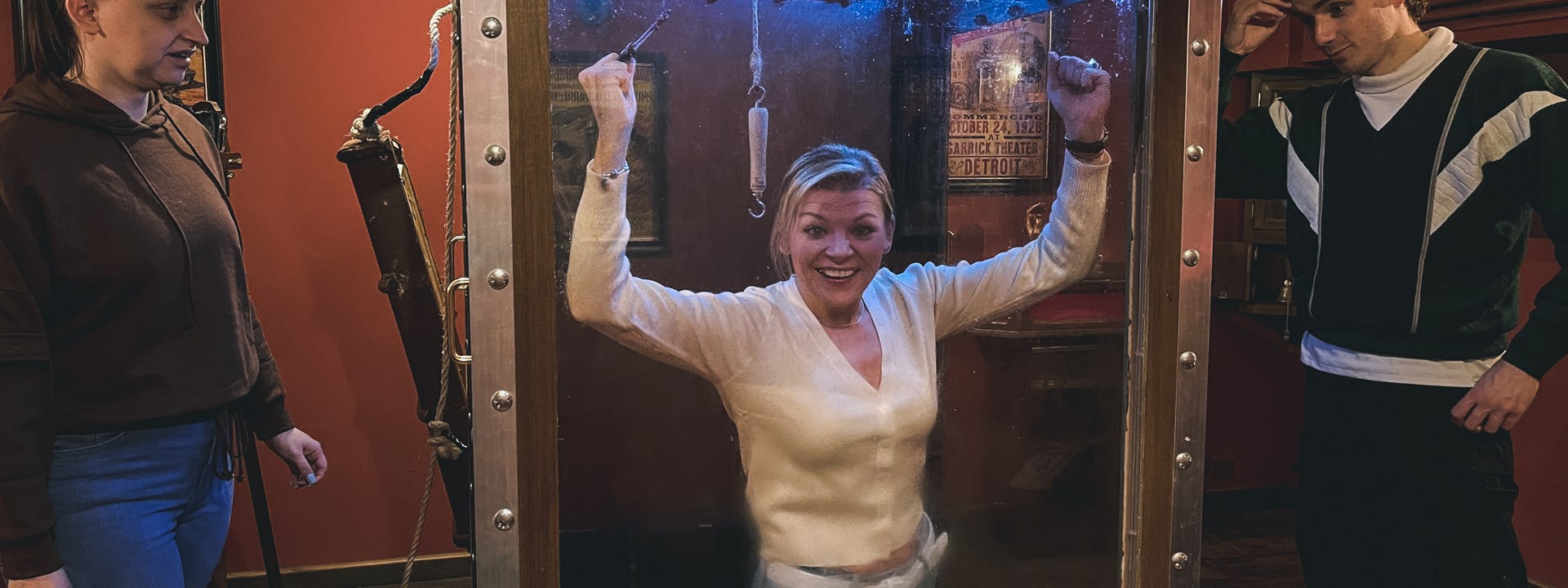 Houdini's Last Secret Team Image 1