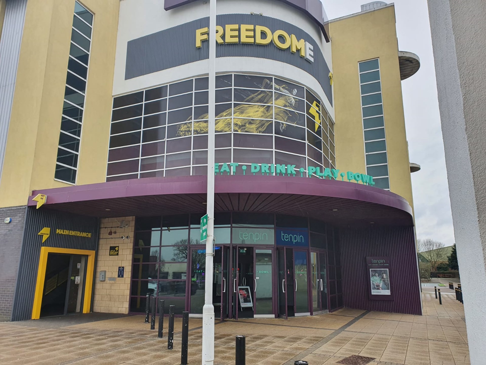Houdini's Cheshire Oaks Exterior Image
